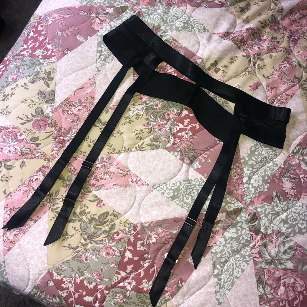 NWOT Mesh & Bandage Garter